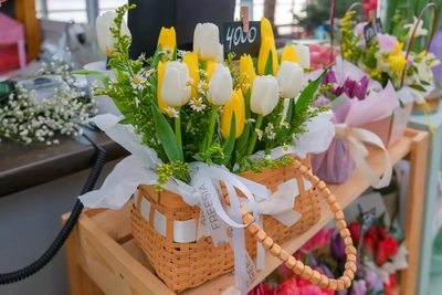 Подросток ограбил цветочный павильон для возлюбленной