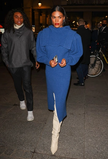 Тина Кунаки в Париже | marieclaire.ru