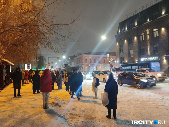 А мы уже и привыкли. Пробки в 10 баллов парализовали Иркутск | Источник: Алина Ринчино / IRCITY.RU