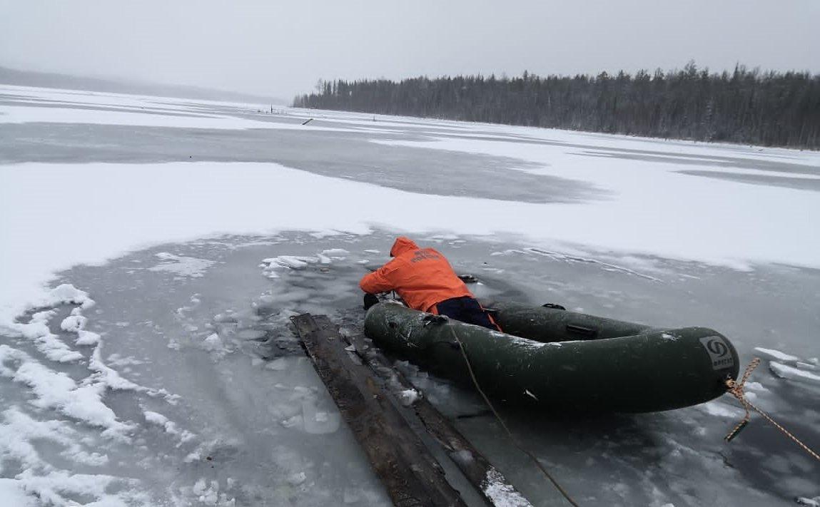 Рыбак провалился под лед и утонул. Вездеход провалился под лед. Рыбак провалился под лед. Утонул провалился под лед