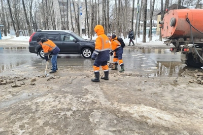 В Костроме усиливают работы по отводу талой воды