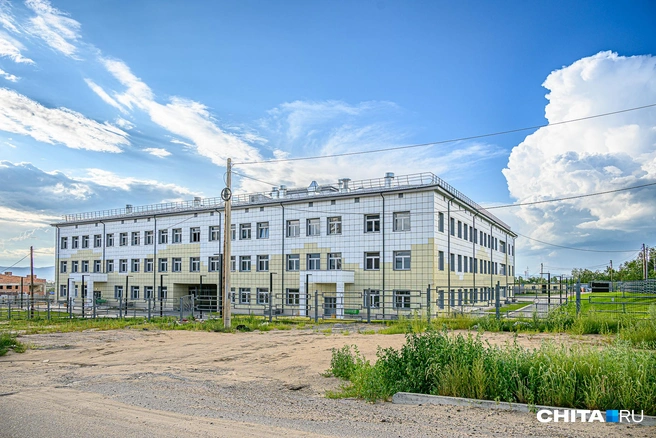 Стадион будет на территории школы в Каштаке | Источник: Олег Фёдоров / CHITA.RU