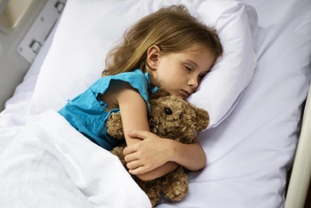 «Как поддержать ребенка, если не можешь быть рядом с ним в больнице?»