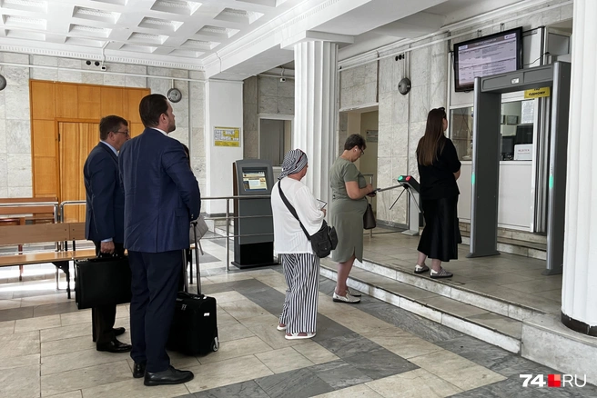 Досмотр в холле суда сегодня проходил быстрее | Источник: Наталья Лапцевич