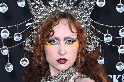 Chappell Roan обвиняют в грубости с дочерью Джуд Лоу: что произошло