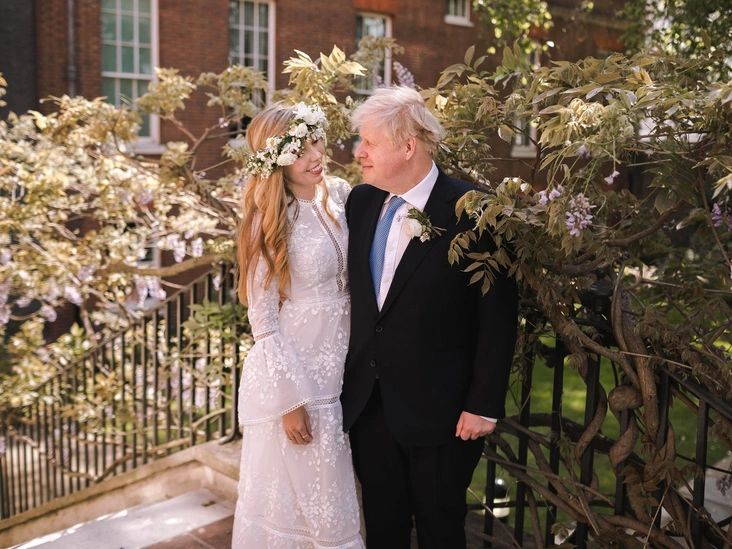 Борис Джонсон и Кэрри Симондс в день своей свадьбы, 29 мая 2021