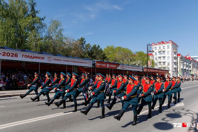 Плац-парад открыл праздничное шествие  | Источник: Ирина Шарова / 72.RU 