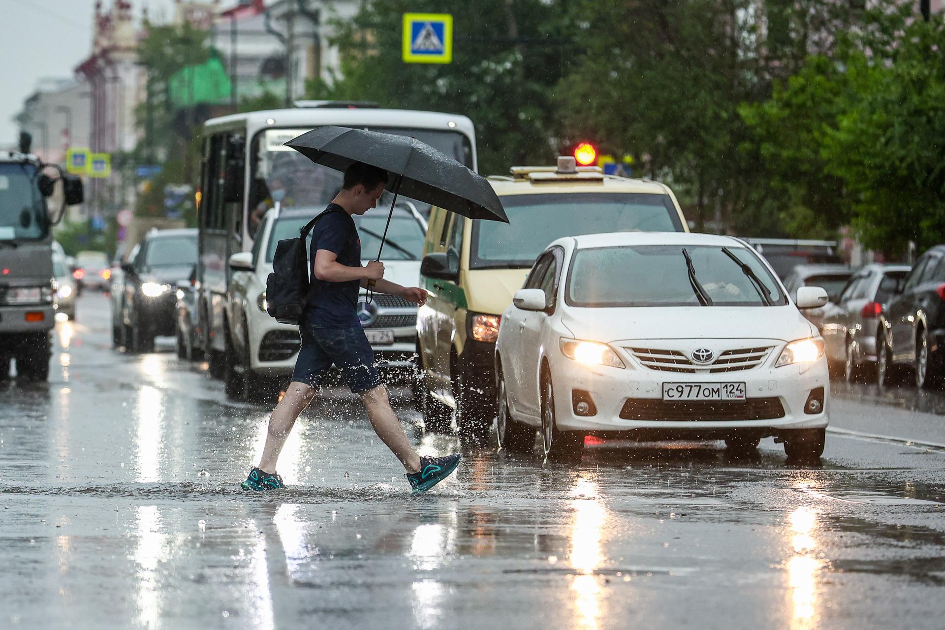 Дождь красноярск погода. Ливень. Сильный дождь. Ливень фото. Дождь в Красноярске.
