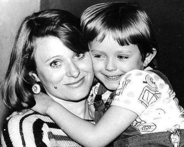 Юля с мамой | Источник: julianachalova / Instagram (экстремистская организация, деятельность запрещена на территории РФ)