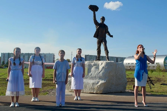 В Центральном парке Шарыпово открыли памятник «Героям угля» | Источник: СУЭК-Красноярск, предоставлено НИА-Красноярск