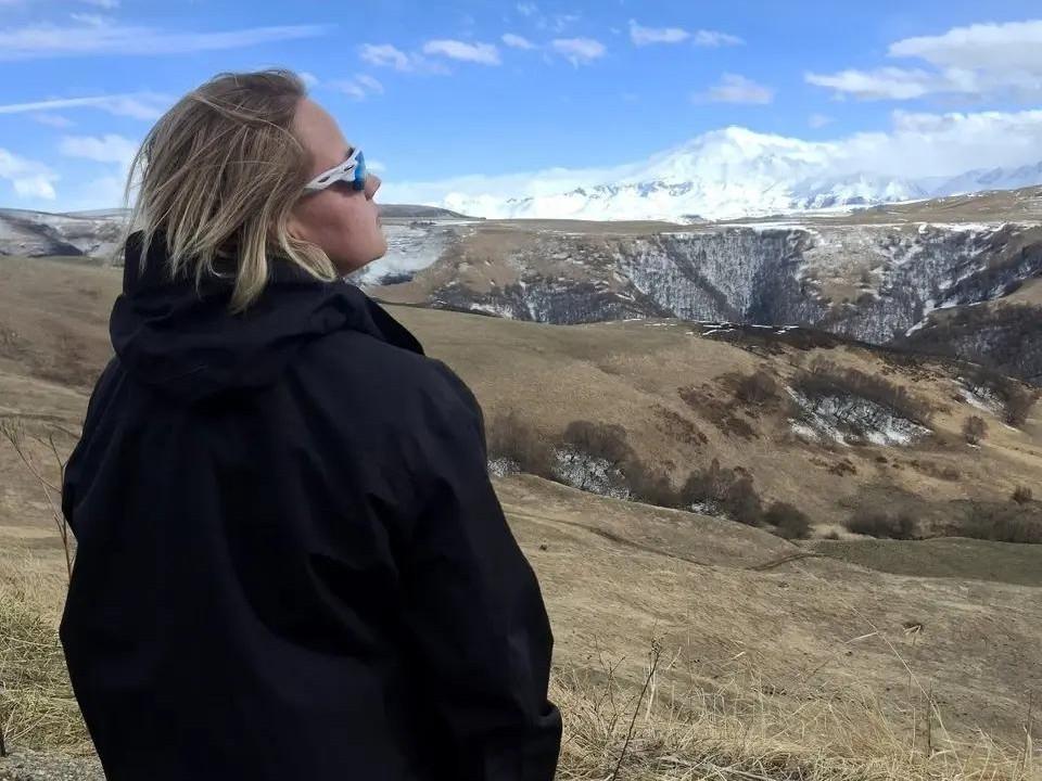 Искали женихов на озере любви: история Даши и Вики, пропавших в горах Карачаево-Черкесии
