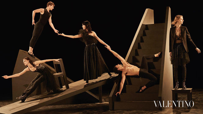 Fashion-танец в осенней кампании Valentino