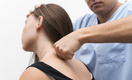 Вертеброневролог напомнил об опасностях механического массажа