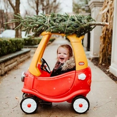 Серьезный этап: психолог объяснил, почему мальчики так любят машинки