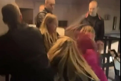 В Волгограде сняли жестокую драку у ночного клуба