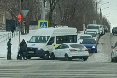 ДТП с микроавтобусом инвалидов в Магнитогорске создало пробку
