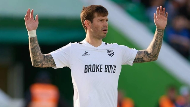 Федор Смолов назвал игроков соперника «дровами». И вылетел от них из Кубка России