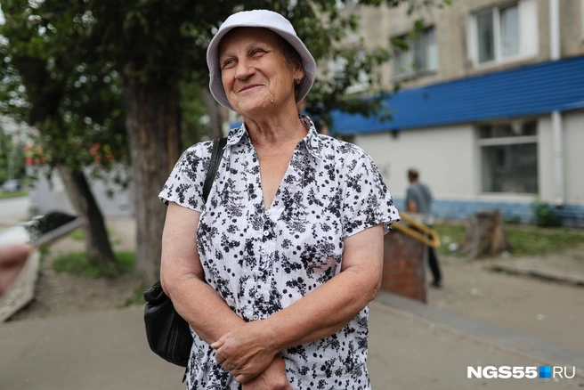 Сейчас женщина живет в деревне | Источник: Евгений Софийчук / NGS55.RU