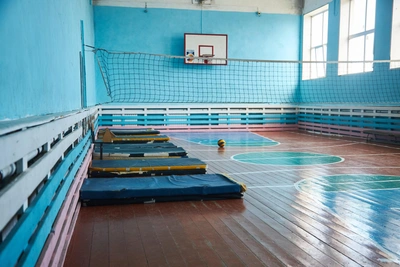 СК начал проверку в школе Кемерова после травмы ученика