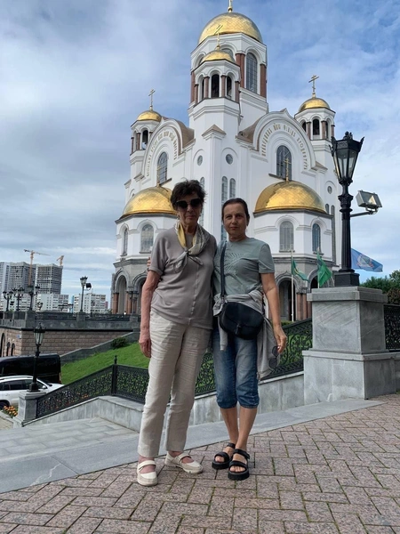 Лаура (слева) снималась в основном в фильмах своего супруга — кинорежиссера Эдмонда Кеосаяна