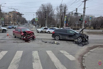 Столкновение иномарок в Волгограде вызвало пробку