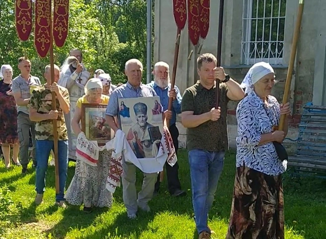 Верующие прошли крестный ход от села к селу | Источник: Соцсети Рязанской епархии