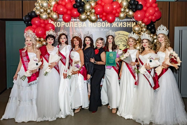 Каждая участница проекта получила свою корону | Источник: Денис Георгиевский