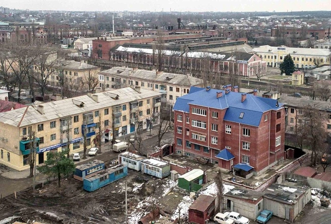 Вид на корпуса завода Седина и строительную площадку на переднем плане, 2006 год | Источник: Евгений Киселев, krd9000 / T.me