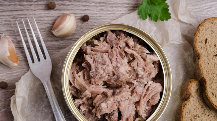 Кардиолог Скородумова рассказала, как приготовить тушенку, чтобы она стала полезной | Источник: iStock/zia_shusha