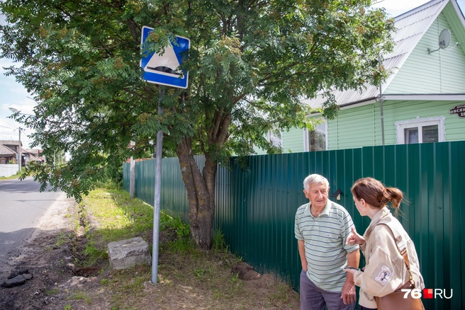 Юрий Бабак часто пишет обращения из-за уборки дорог и благоустройства в деревне | Источник: Кирилл Поверинов / 76.RU