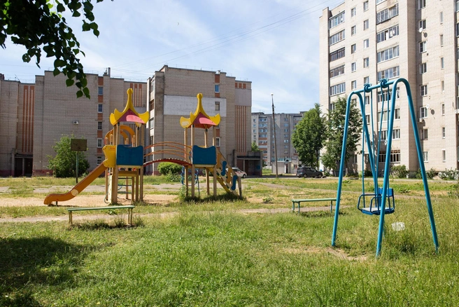 Рука пострадавшего застряла между горкой и боковым креплением | Источник: Александра Мамонтова / 76.RU