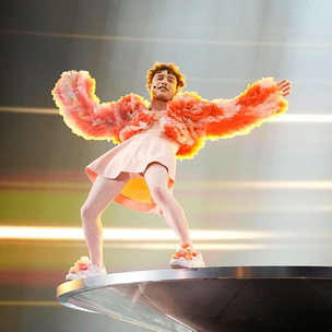 «Евровидение-2024» выиграл Nemo из Швейцарии — ошеломил розовой юбкой и ловкостью