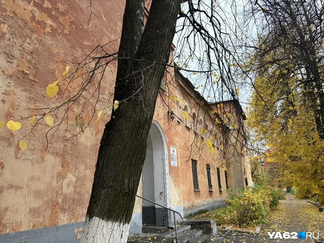 Снаружи вид запустелый, но внутри сильно лучше | Источник: Дарья Ходосевич / YA62.RU