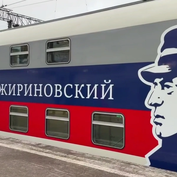 Так поезд с Жириновским выглядит снаружи | Источник: ФПК. Лучше поездом! / Telegram