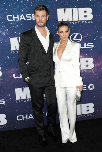 Крис Хемсворт и Эльза Патаки в Нью-Йорке | marieclaire.ru