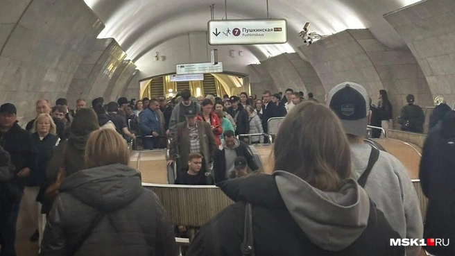 Показываем, что сейчас происходит в метро, где закрыли несколько выходов | Источник: Екатерина Рябчук / MSK1.RU