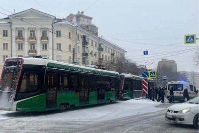 Пожилой человек сбит трамваем при переходе на красный