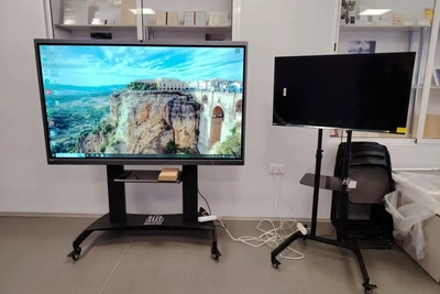 Библиотека в Кыре получила VR-очки и кресла-мешки