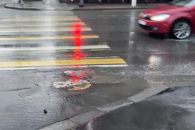 Общественник подаст в суд из-за травмы жены в яме