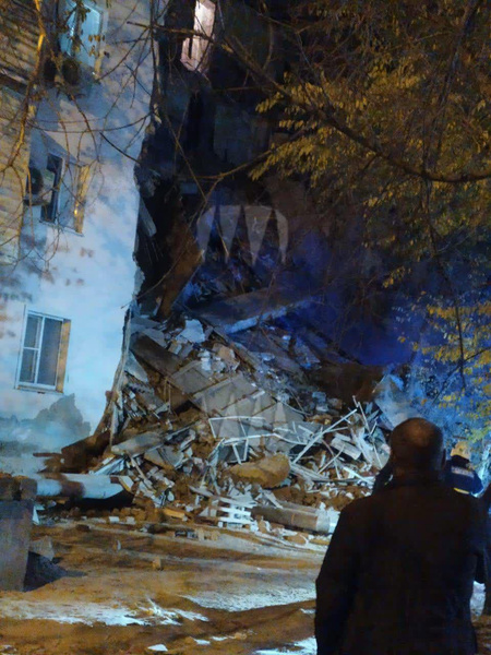 В Астрахани обрушилась пятиэтажка: под завалами могут находиться люди