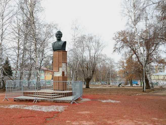 Власти обещают привести в порядок и памятник Щорсу | Источник: Иван Носков / t.me