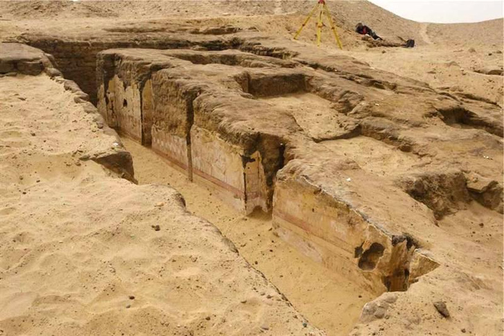 В Египте нашли богато украшенную гробницу: кто похоронен под усеченной пирамидой?