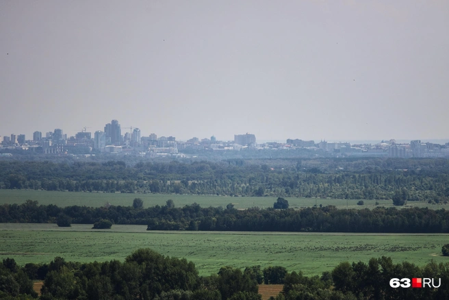 Можно разглядеть ЖК «На Вилоновсокй», а чуть правее особняком стоит ж/д вокзал | Источник: Роман Данилкин / 63.RU