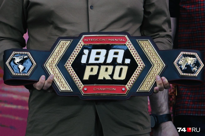Зрителям показали чемпионский пояс IBA.PRO | Источник: Наталья Лапцевич