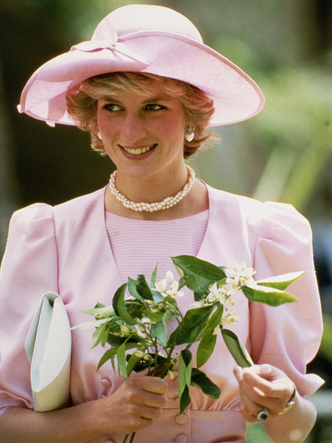 Фото №10 - От персикового до фуксии: как принцесса Диана носила розовый цвет (и почему он ей так шел)