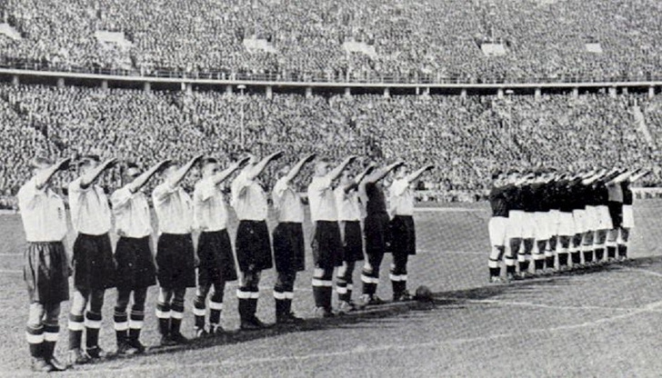 История одной фотографии: английские футболисты вскидывают руки в нацистском приветствии, Берлин, 1938 год