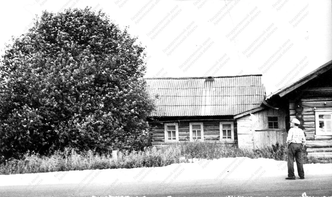 Дом в деревне Норинской, где жил ссыльный И.&nbsp;А.&nbsp;Бродский | Источник: Фото Щипунова, 1990 год, Коношский район 