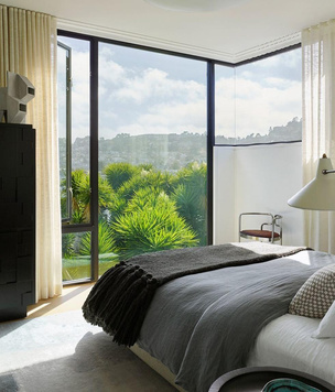 Спальни с панорамными окнами: 40+ примеров