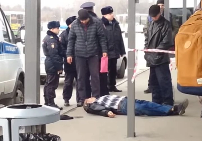 В Рязани возле ТЦ «Круиз» обнаружен труп мужчины (видео) | ya62.ru