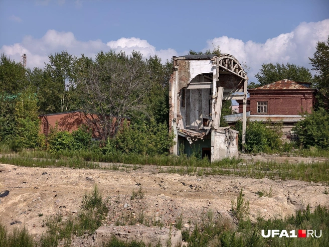 Все, что осталось от одного из цехов | Источник: Булат Салихов / UFA1.RU